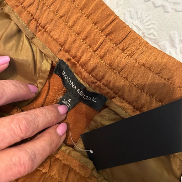 NWT $89 Banana Republic Golden Brown Satin Cargo Jogger Pants - Picture 6 of 7